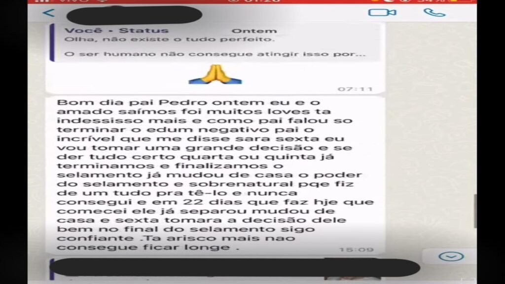 Print da tela do celular, mostrando uma mensagem que Carla mandou para o Pai Pedro, onde ela revela que o ritual de Selmanto deu certo e ela voltou com a pessoa amada.