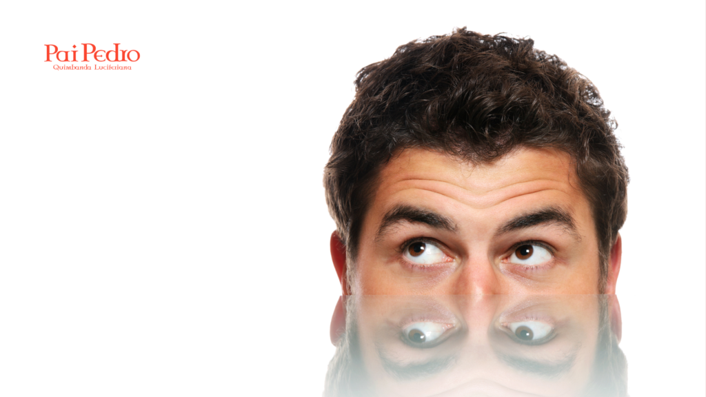 Homem com expressão pensativa olhando para cima, como se estivesse refletindo ou comparando algo. Abaixo de seu rosto há um reflexo em superfície brilhante. O fundo é branco, com o nome “Pai Pedro – Quimbanda Luciferiana” no canto superior esquerdo. A imagem transmite dúvida, fixação no passado e falta de superação, mesmo que ele  assumiu outra. 