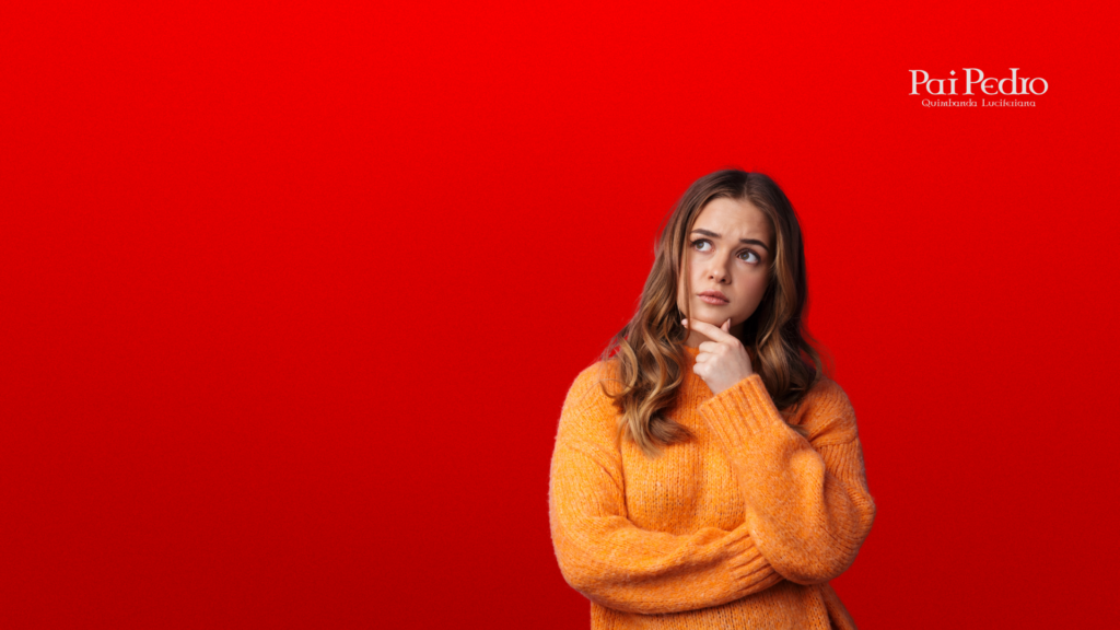 Mulher jovem com expressão pensativa, olhando para cima, representando a dúvida sobre ir ou não para a cama no primeiro encontro.