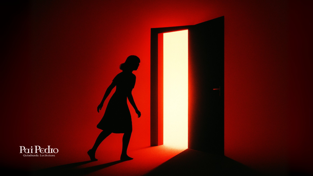 Silhueta de uma mulher caminhando em direção a uma porta aberta, de onde emana uma intensa luz vermelha e dourada. A cena simboliza escolha, superação e novos caminhos após um término de relacionamento. No canto inferior esquerdo está escrito “Pai Pedro – Quimbanda Luciferianna”. 