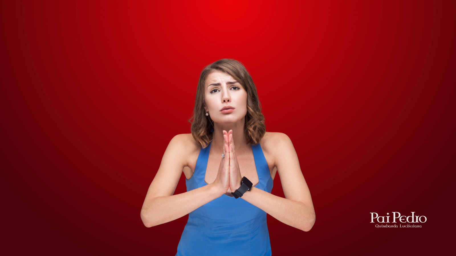Mulher com expressão de arrependimento, mãos unidas em gesto de súplica, diante de um fundo vermelho intenso. Ela transmite sinceridade e desejo de reconciliação. A imagem representa um momento de pedido de desculpas para namorado. No canto inferior direito, a marca Pai Pedro — Quimbanda Luciferiana — reforça o contexto espiritual de reconquista amorosa.